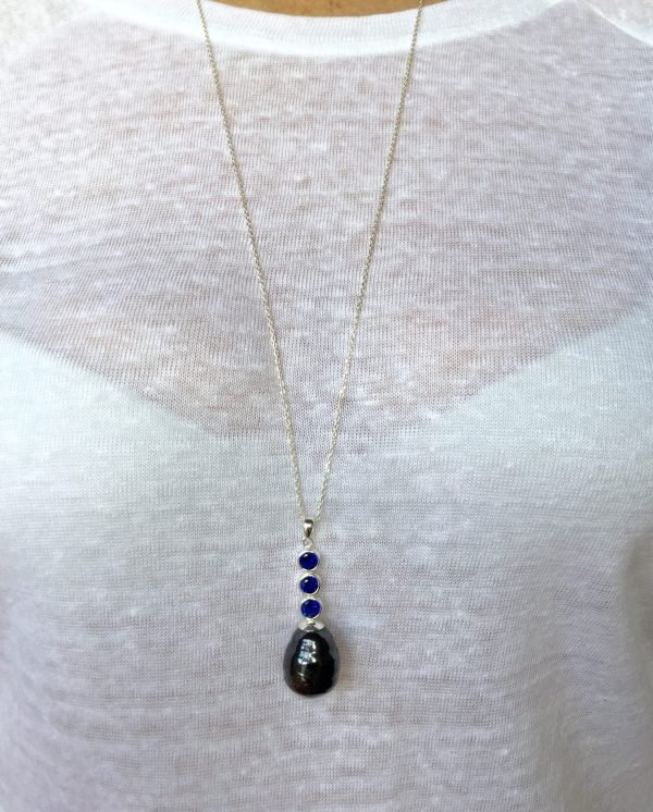Pallas Pearl Pendant - Dark Grey Shell Pearl with Sapphire Trio - Image 2
